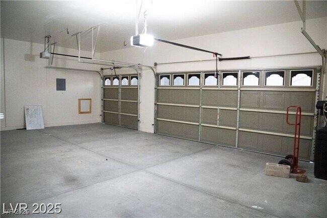 Building Photo - 5527 Breecher Ave