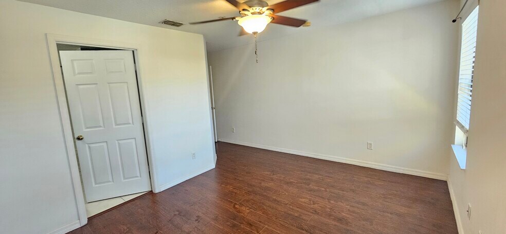 Building Photo - 6007 Scotchwood Gln