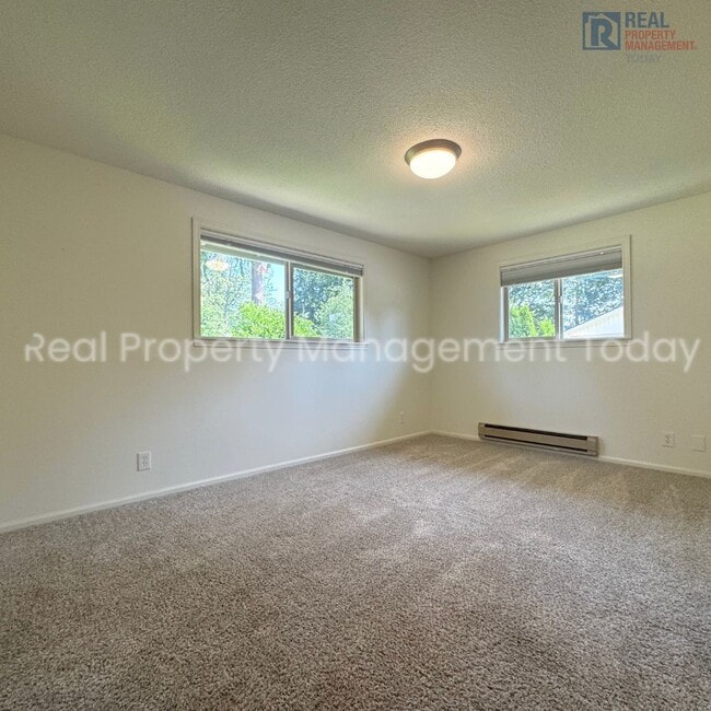 Building Photo - Charming 3 Bedroom with Huge Backyard!