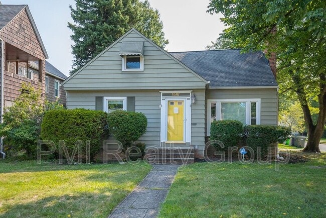 Building Photo - 1547 Sherbrook Rd