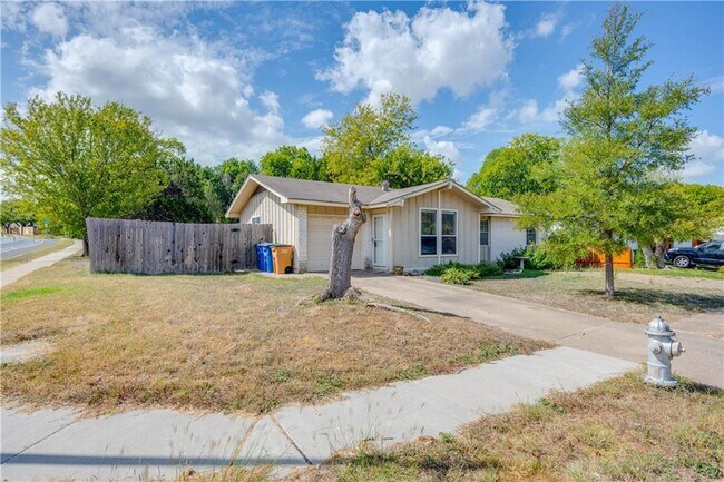 Building Photo - 1101 S Trace Dr