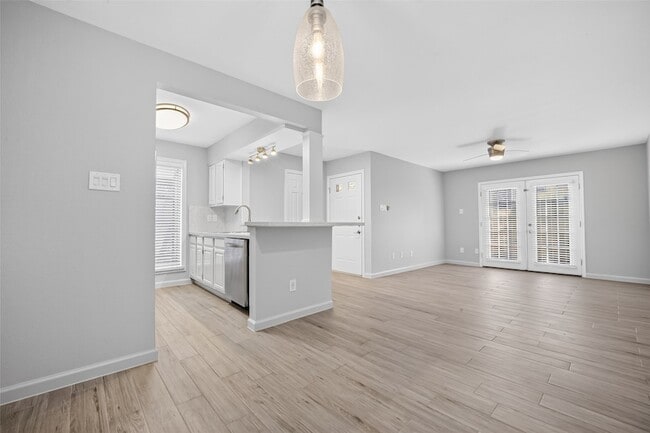 Building Photo - 1311 Antoine Dr