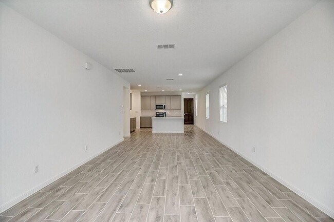 Building Photo - 117 Lacey Oak Lp