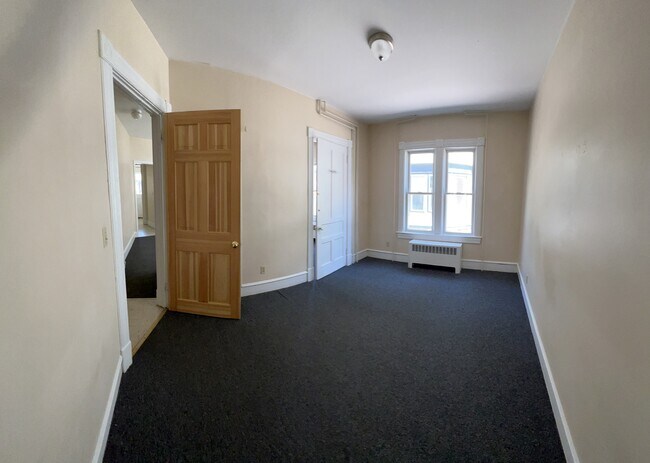 Building Photo - 11 Hickok Pl