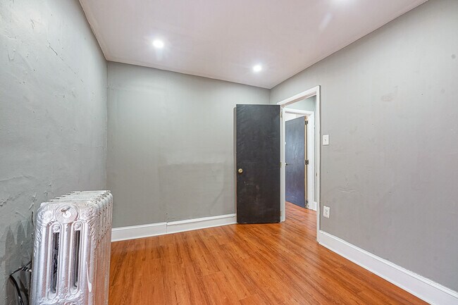 Building Photo - 510 S 48th St
