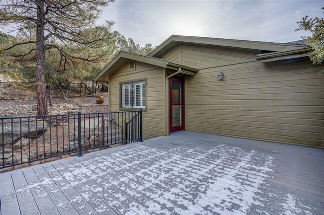 Building Photo - 3 bedroom, 2 bathroom home in Forest Hylands!