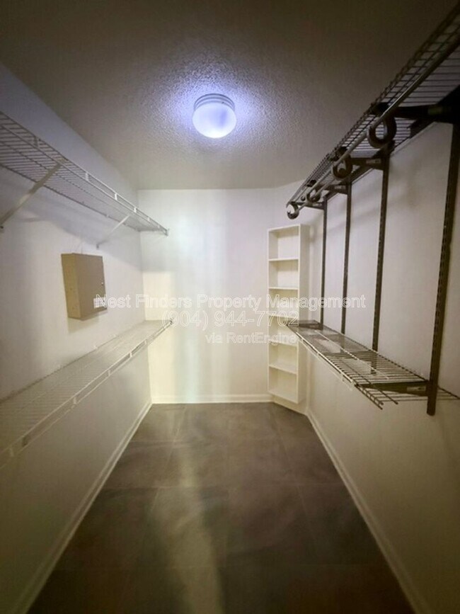 Building Photo - 1695 Evans Dr S