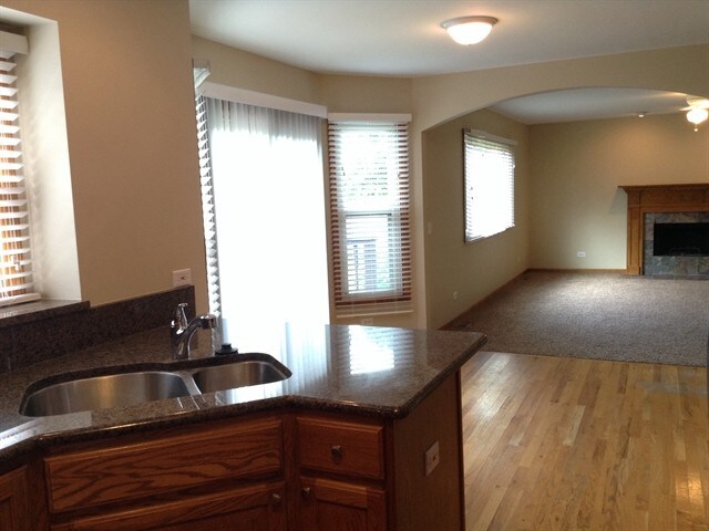 Building Photo - 1404 Lily Cache Ln