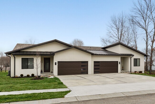 Primary Photo - Three Bedroom Twin Villa with Finished Bas...