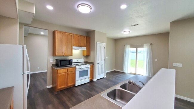 Building Photo - 2069 W 400 S