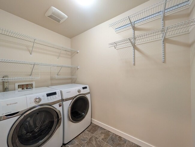 Building Photo - 3Bd/2.5Ba Lynnwood Home