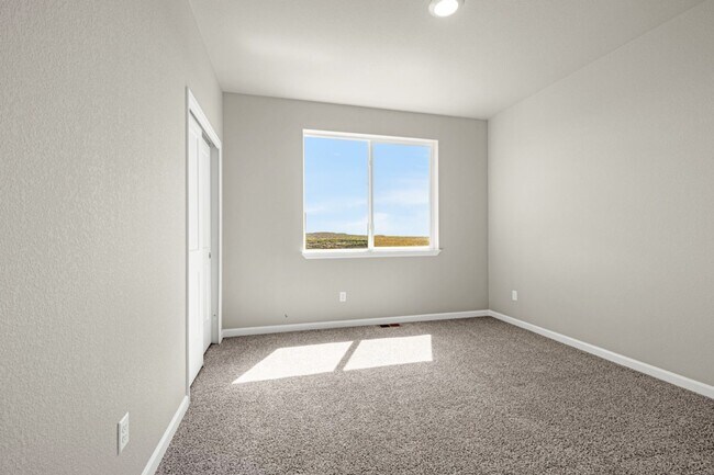 Building Photo - Luxury 4 Bed Townhouse with Amazing City and Mt Views on Westside
