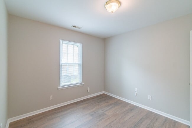 Building Photo - Lovely home in Monroe!