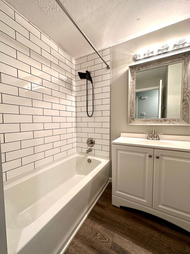 Building Photo - 6550 Summerdale