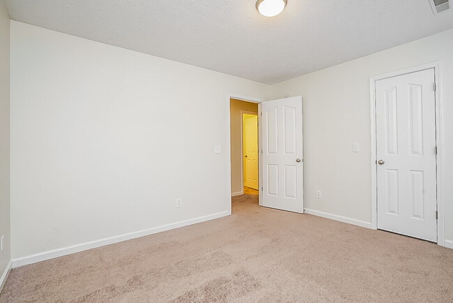 Building Photo - 2496 Oak Hill Dr