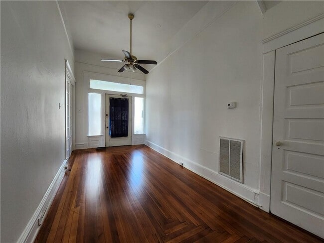 Building Photo - 106 S Bayou St
