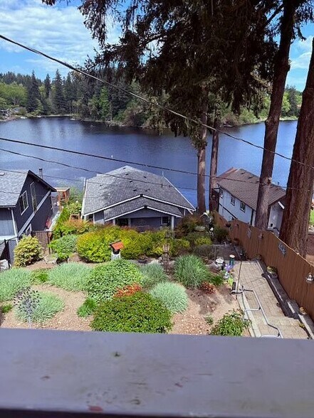 Building Photo - 9824 62nd Ave SE