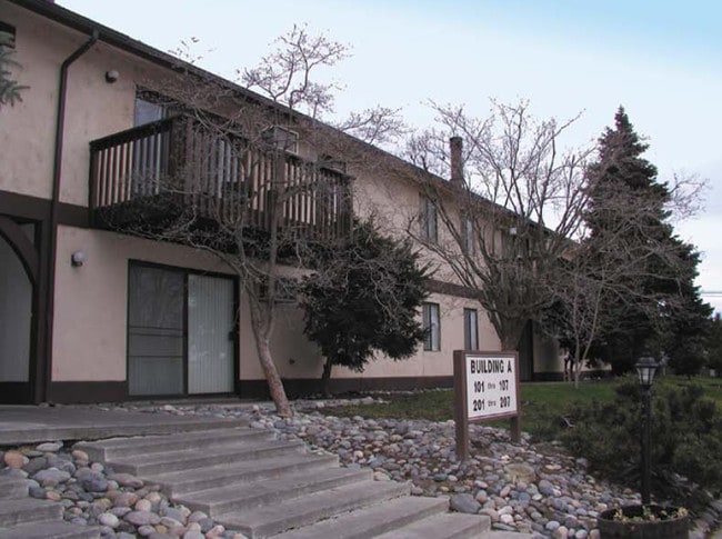 Primary Photo - Tradewinds Apartments