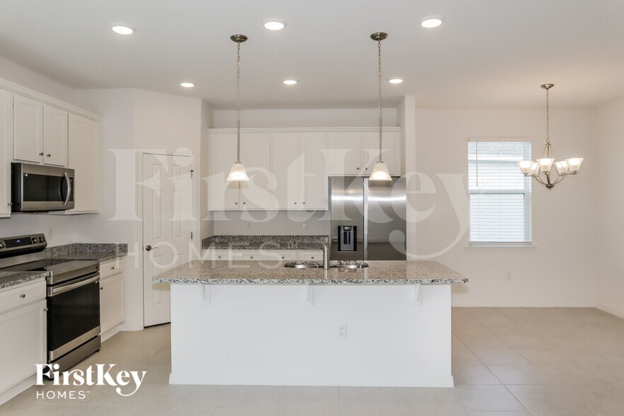 Building Photo - 1570 Isleta Lp