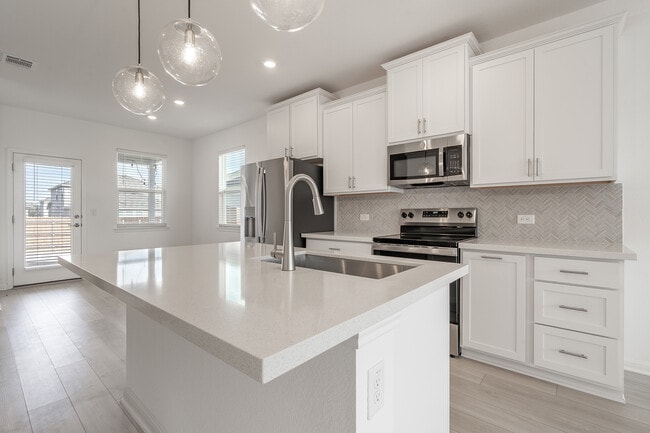 Building Photo - 848 Long Run