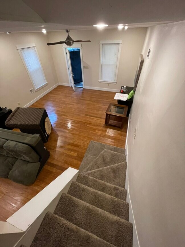 Building Photo - 524 7th Ave