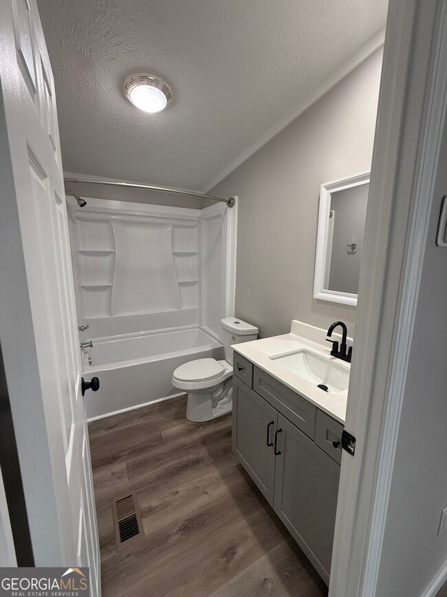 Building Photo - 1160 Happy Hollow Rd