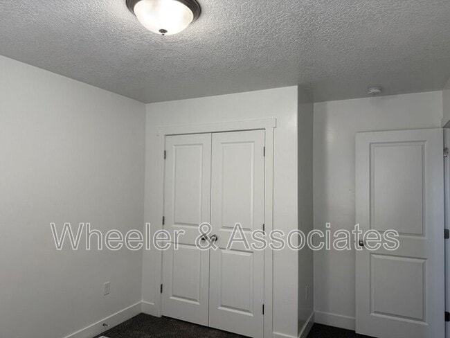 Building Photo - 320 38th St