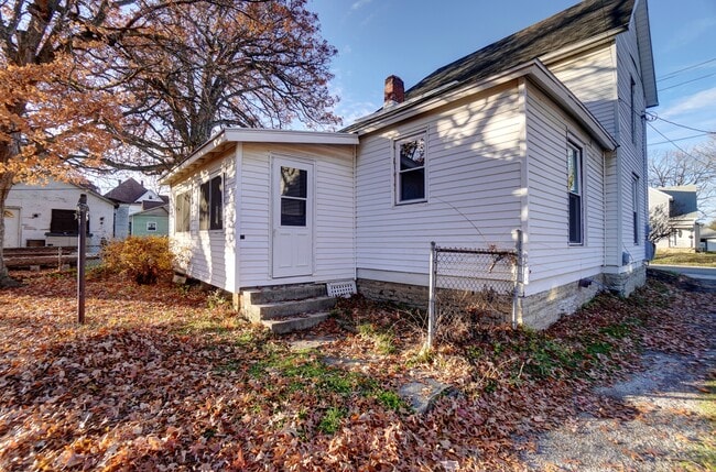 Building Photo - 1117 W High St