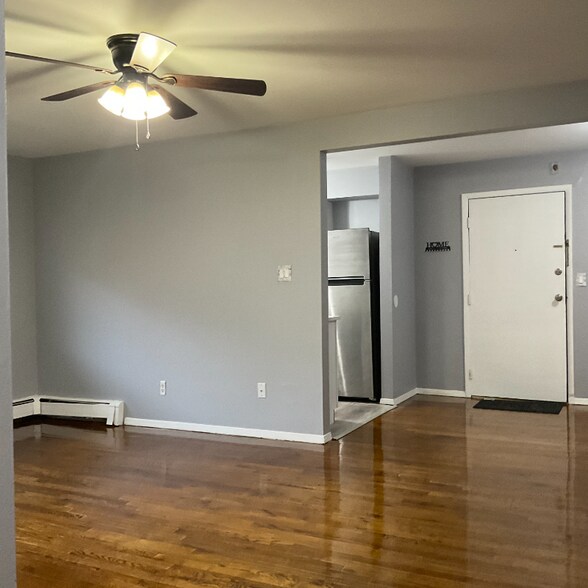 Building Photo - 401 US-22