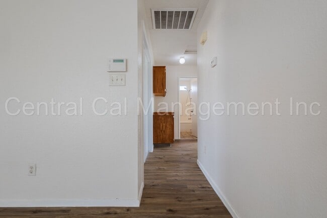 Building Photo - 3 Bedroom, 2 Bath Home - $2095 per month!