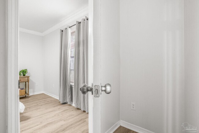 Building Photo - 10601 Silver Creek Dr