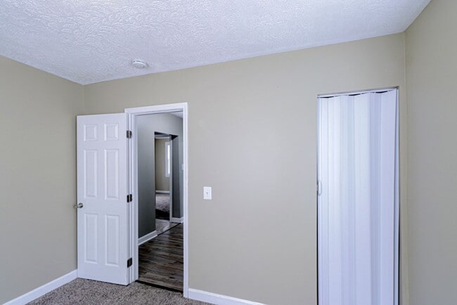 Building Photo - Newly Renovated 2 Bedroom Ranch