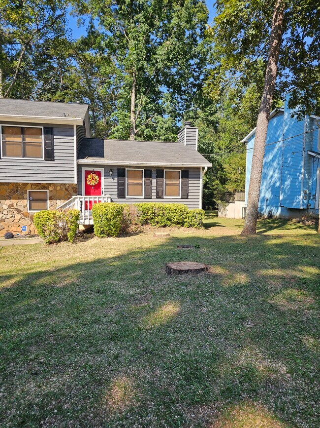 Front yard - 5682 Pennybrook Ct