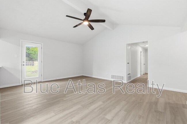 Building Photo - 1547 Oakbrook St