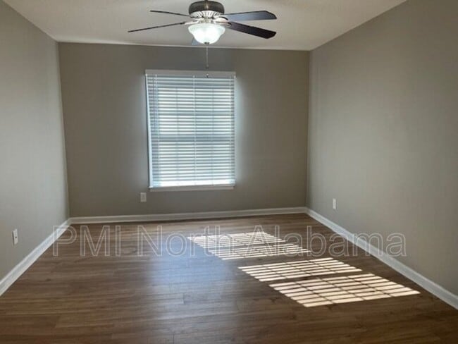 Building Photo - 2080 Woodlawn Dr SW