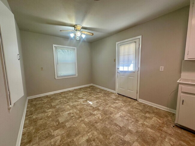 Building Photo - 2612 Alice Ave