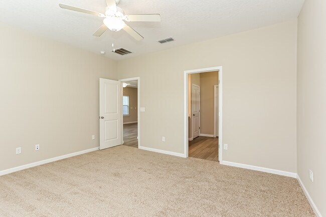 Building Photo - 2180 Sequoia Ct