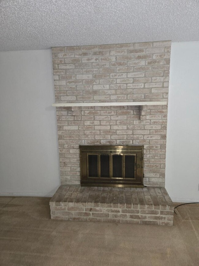 Building Photo - 127 Regency Ave