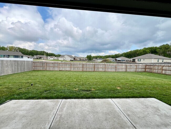 Building Photo - Modern Single-Family Home in Scenic Meadows Neighborhood