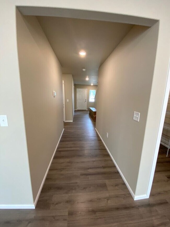 Building Photo - Spacious, modern 5-bed, 2.75-bath in sought-after Daisy Crossing Community in Sultan