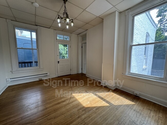 Primary Photo - 117-121 East Antietam Street - 121 2nd Fl A