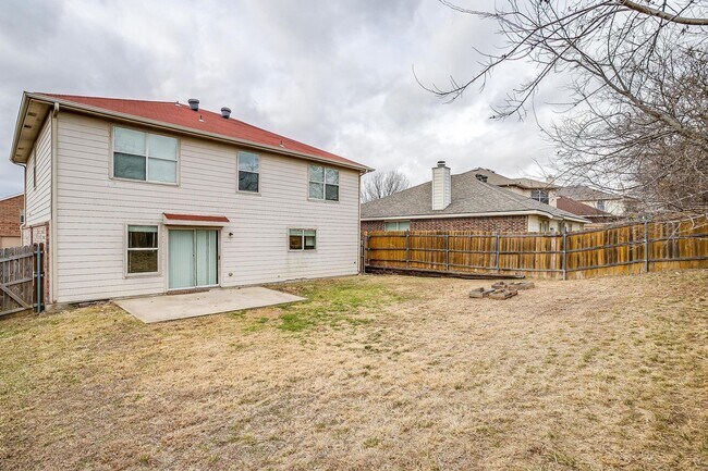 Building Photo - Ready for New Tenants- Large 3 bed, 2.5 bath in West Fort Worth- 76108