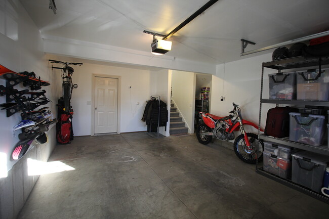 Building Photo - 625 E 200 S