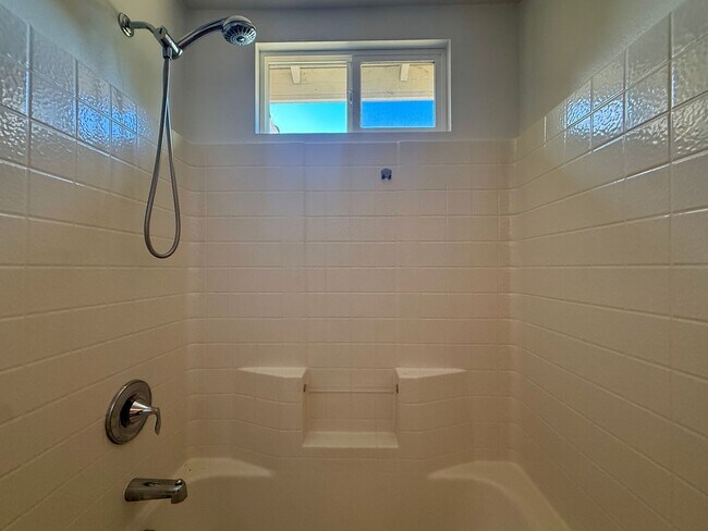 Building Photo - Beautiful 5-Bedroom Home In Oceanside