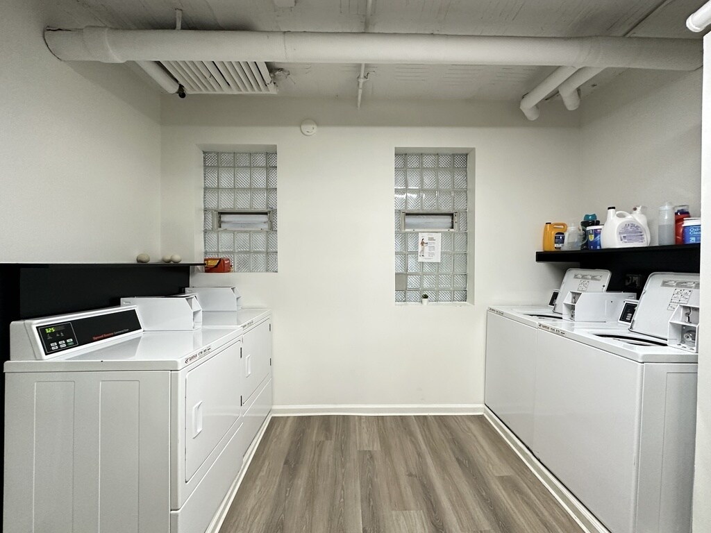 Building Photo - 5451 N Kenmore Ave