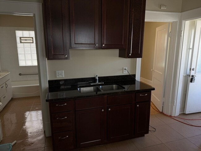 Building Photo - West Allis 3 bedroom house.