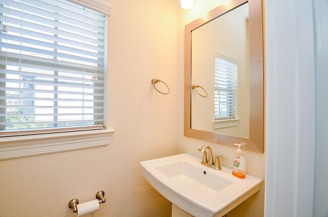 Building Photo - 10709 Madden Oaks Pl