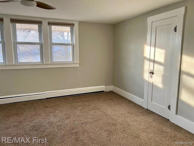 Building Photo - 118 Potter Ave