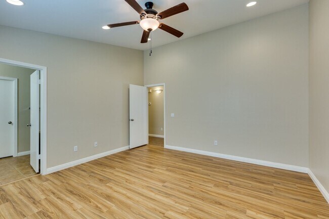 Building Photo - Single story 3 bedroom home in a lovely NW...