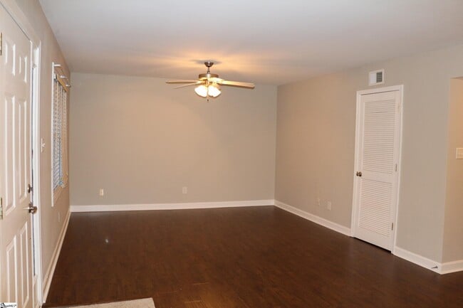 Building Photo - 114 Silver Brook Dr